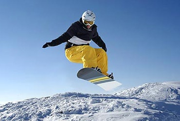 Snowboarding a Flat ECommerce Bootstrap Responsive Web Template